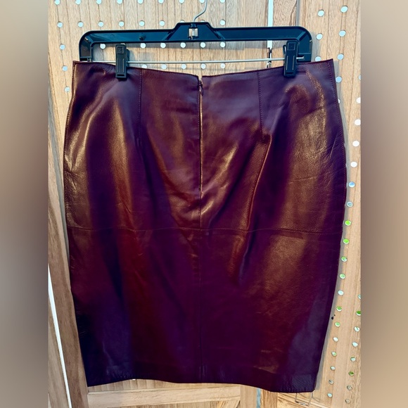 Carolina Herrera Vintage Italian Leather Skirt Dark Red Burgundy Size 10 - Picture 2 of 9